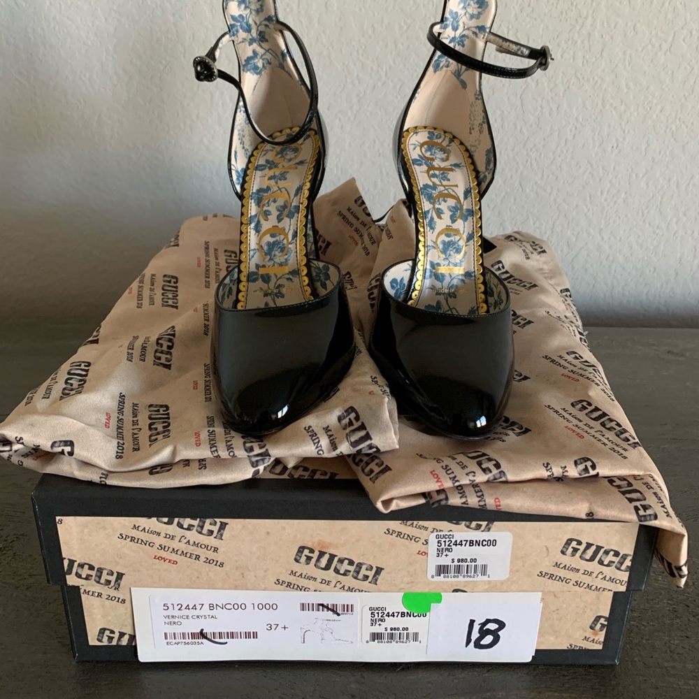 Patent leather Mary Jane heels